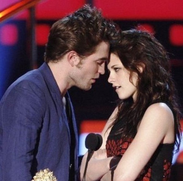I protagonisti Kristen Stewart e Robert Pattinson durante la serata 